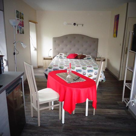 Gîtes de L'Aumondière Condé-sur-Noireau Extérieur photo