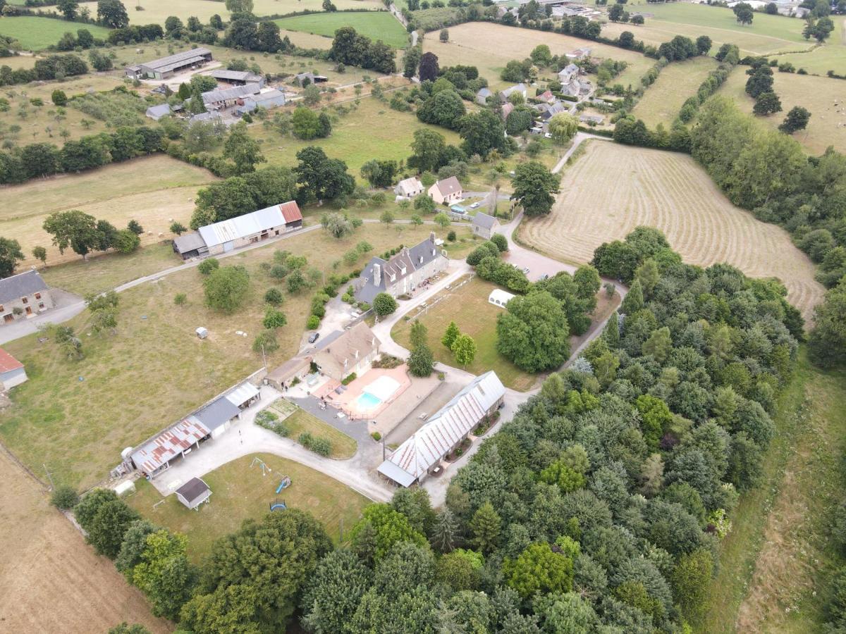 Gîtes de L'Aumondière Condé-sur-Noireau Extérieur photo