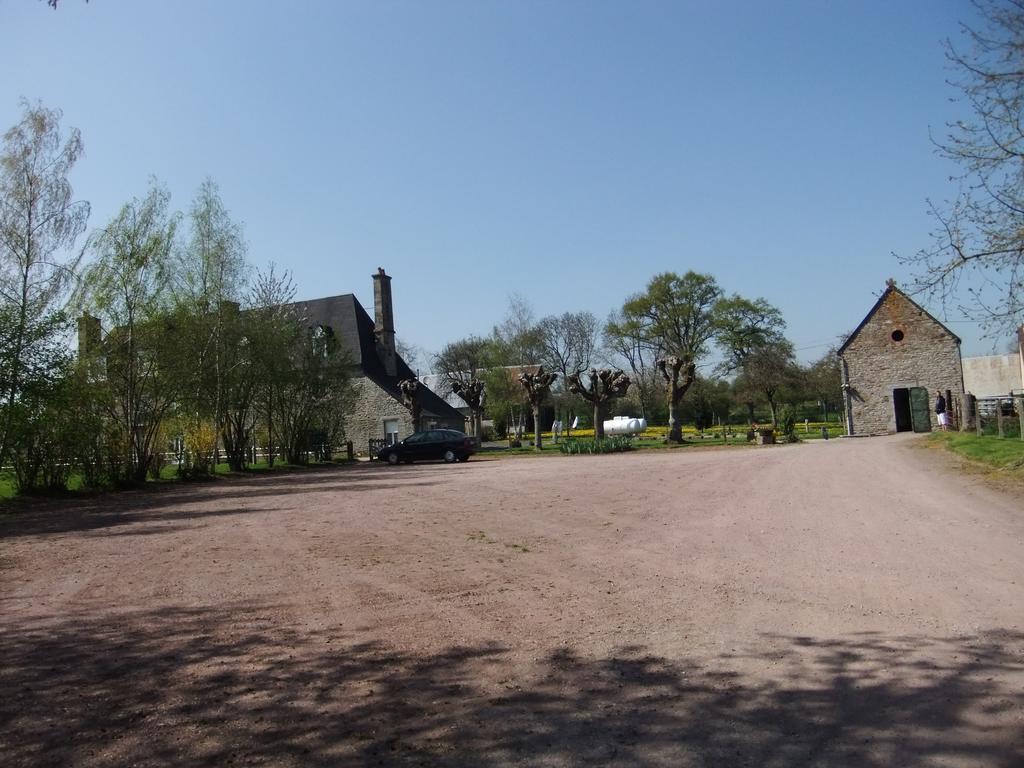 Gîtes de L'Aumondière Condé-sur-Noireau Extérieur photo